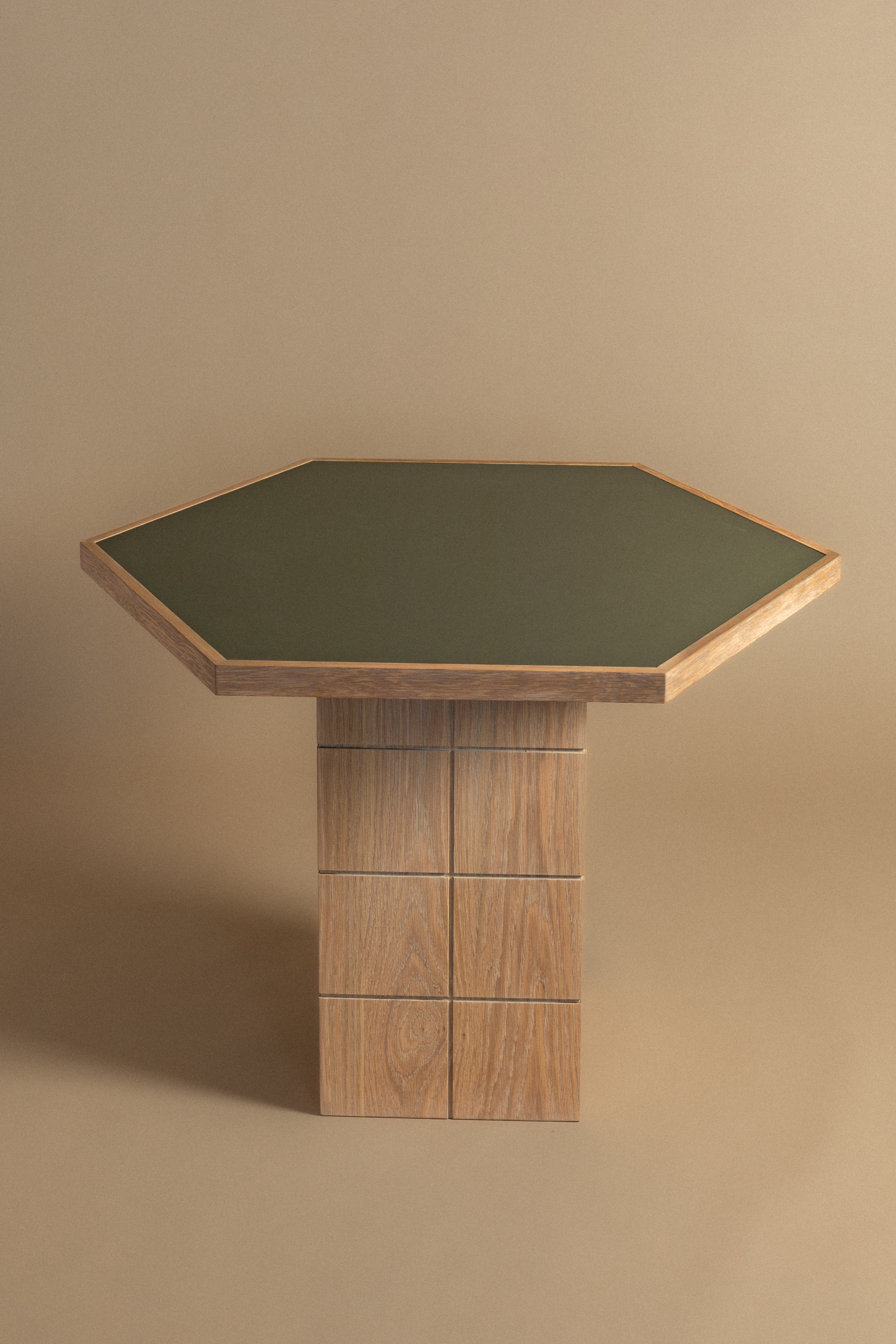 Large Favo Table