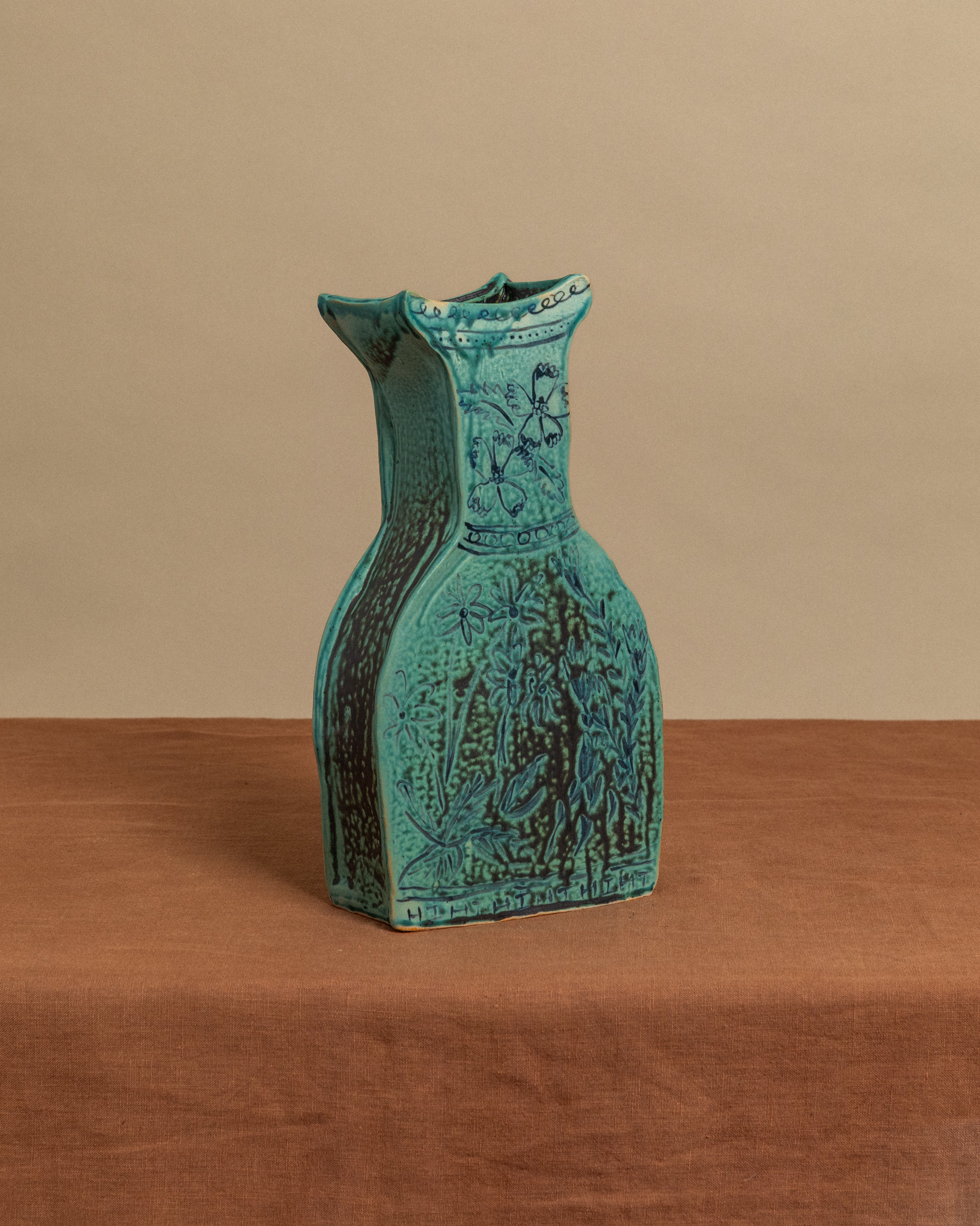 Vela Vase VI