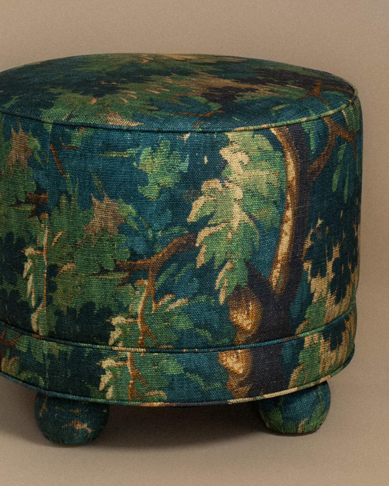 Ellis Ottoman in Schwarzwald Verdure