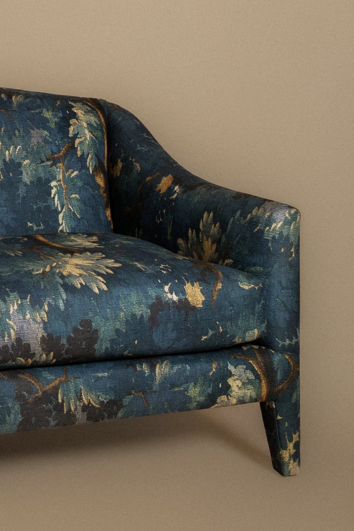 Lark Sofa in Bleu Nuit