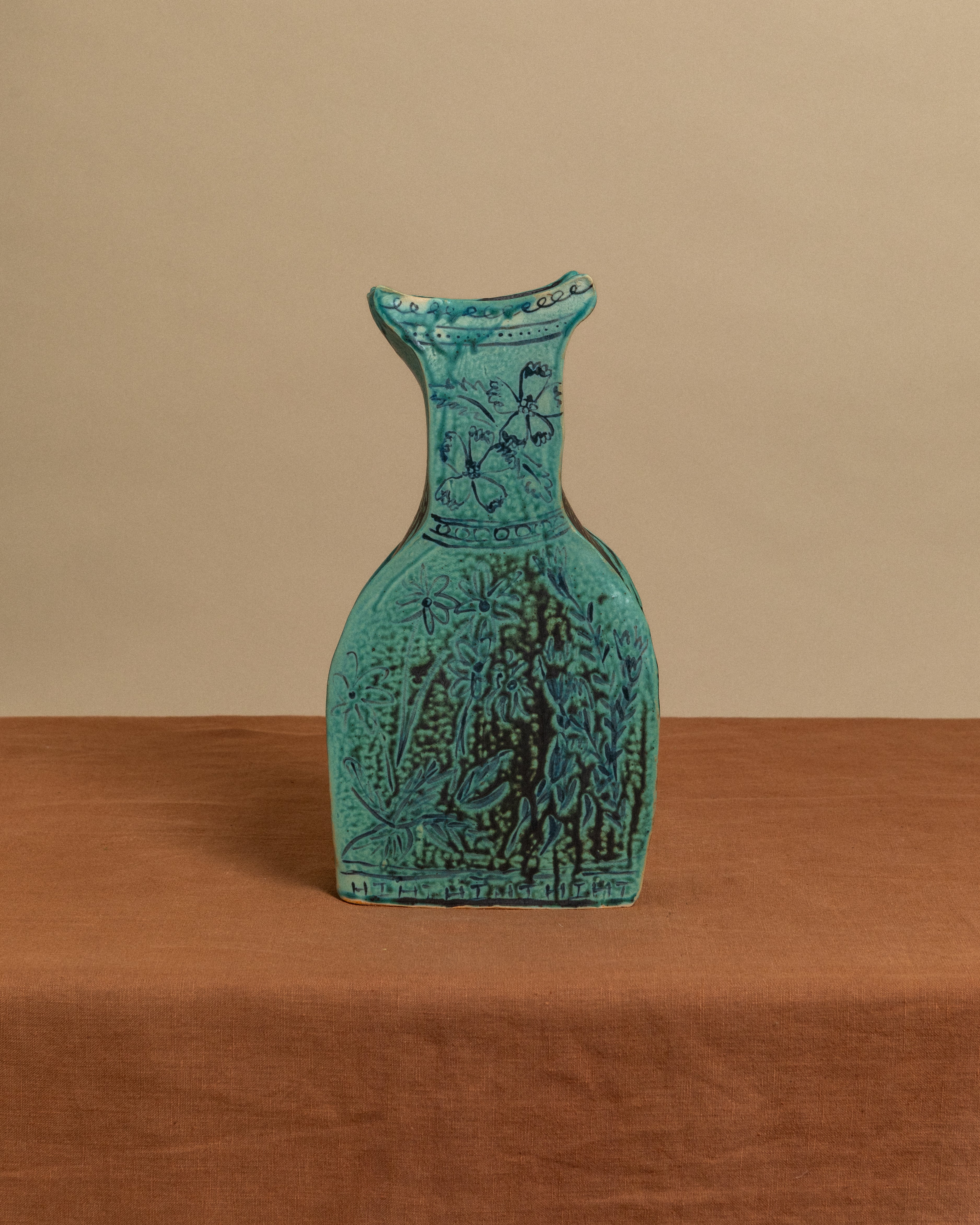 Vela Vase VI