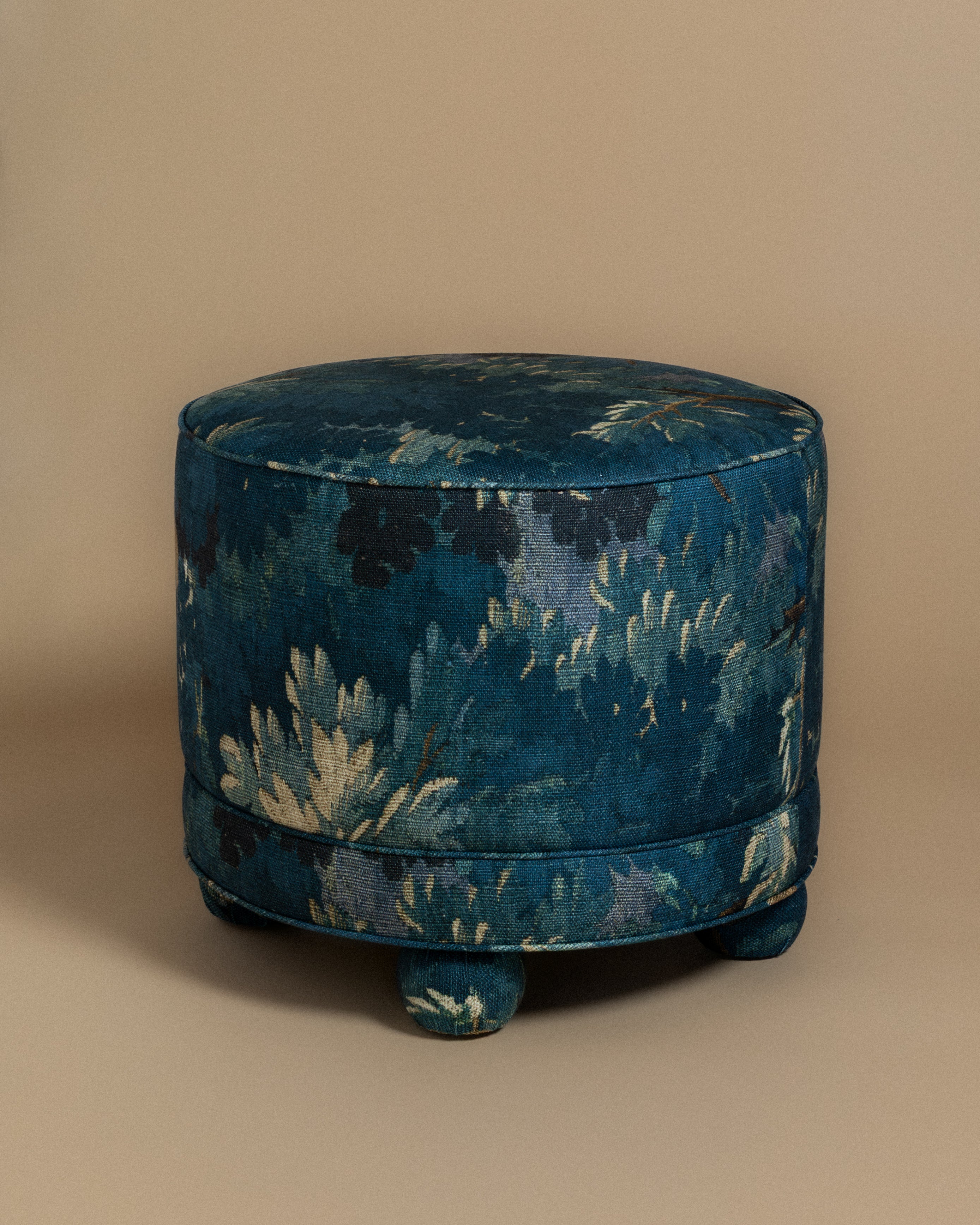 Ellis Ottoman in Schwarzwald Bleu Nuit