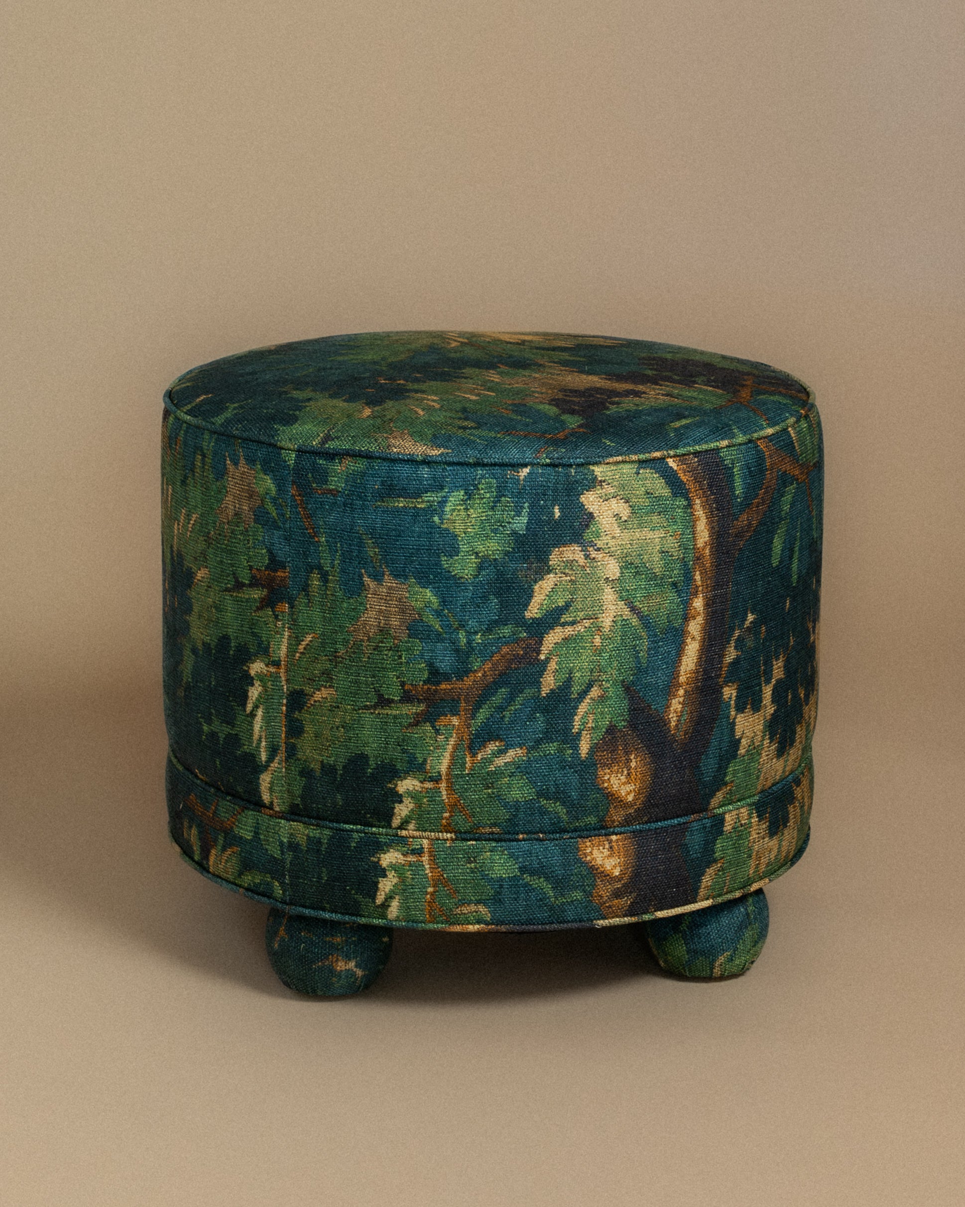 Ellis Ottoman in Schwarzwald Verdure